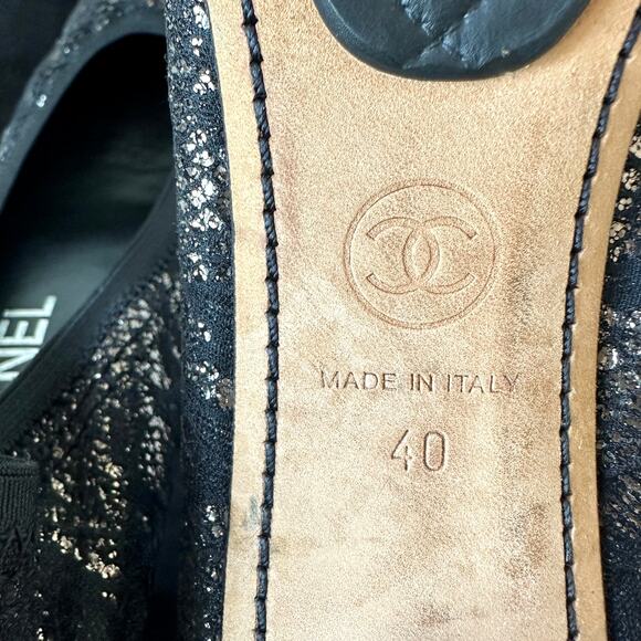 CHANEL Black Gold Metallic Cap Toe Stretchy Block Heel Pumps IT 40 - Picture 13 of 16